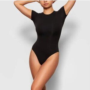 SKIMS Black Fits Everybody T-Shirt Short Sleeve Bodysuit -  2X